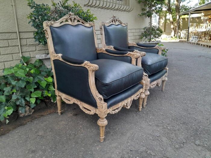 A 20TH Century Pair of Walnut French Louis XVI-style Fauteuils / Armchairs - Image 3