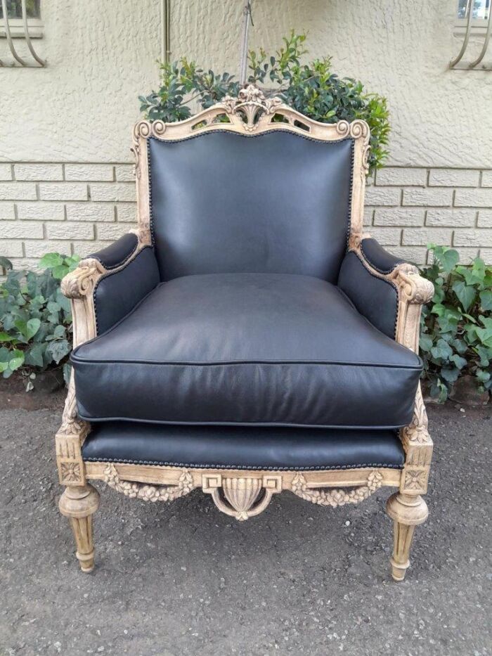 A 20TH Century Pair of Walnut French Louis XVI-style Fauteuils / Armchairs - Image 4