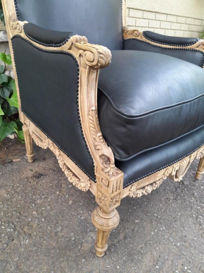 A 20TH Century Pair of Walnut French Louis XVI-style Fauteuils / Armchairs - Image 6