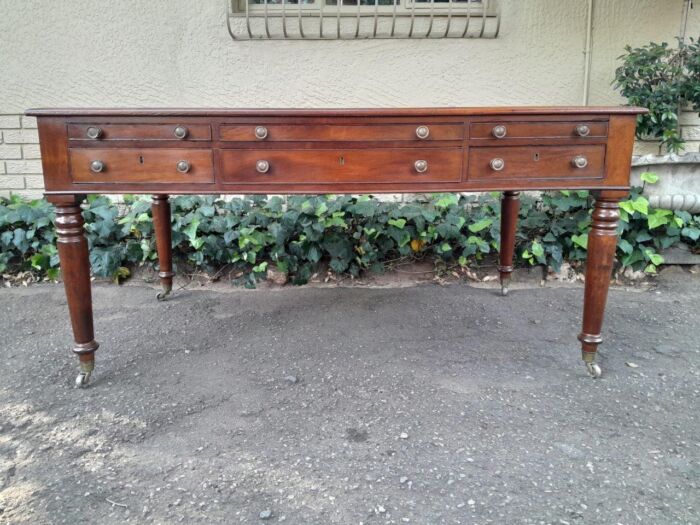 An Antique Victorian Late 19th Century Mahogany Partners Writing Table with a Gilt Tooled Leather Top  with Writing Sides with Drawers and On Castors