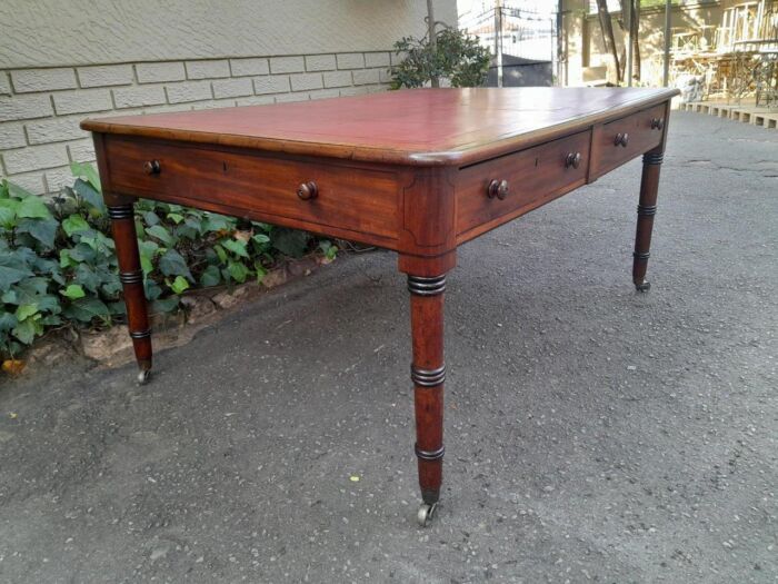 An Antique Early 19th Century George IV Mahogany Writing With Gilt Tooled Leather Top And Drawers With Brass Cap - Image 5