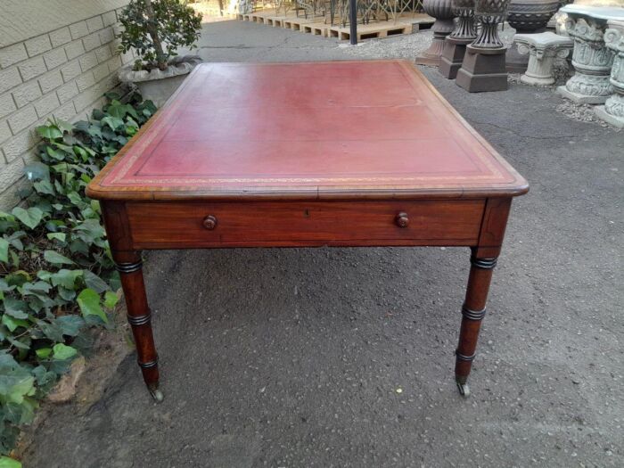 An Antique Early 19th Century George IV Mahogany Writing With Gilt Tooled Leather Top And Drawers With Brass Cap - Image 6