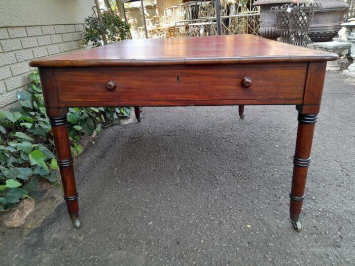 An Antique Early 19th Century George IV Mahogany Writing With Gilt Tooled Leather Top And Drawers With Brass Cap - Image 7