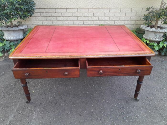 An Antique Early 19th Century George IV Mahogany Writing With Gilt Tooled Leather Top And Drawers With Brass Cap - Image 9