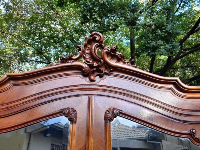 A 20th Century French Louis XV Style Walnut Armoire with Bevelled Mirrors - Image 7