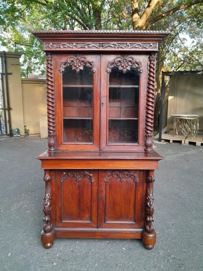 A 19th Century Victorian Carved Mahogany Bookcase Cabinet display / bookcase cabinet with Glazed Doors 