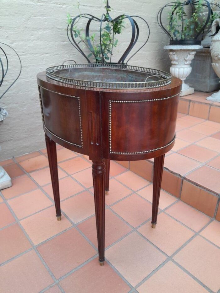 A 20th Century French Mahogany and Gilt Cellarette / wine cooler with Metal Waterproof Inner - Image 4