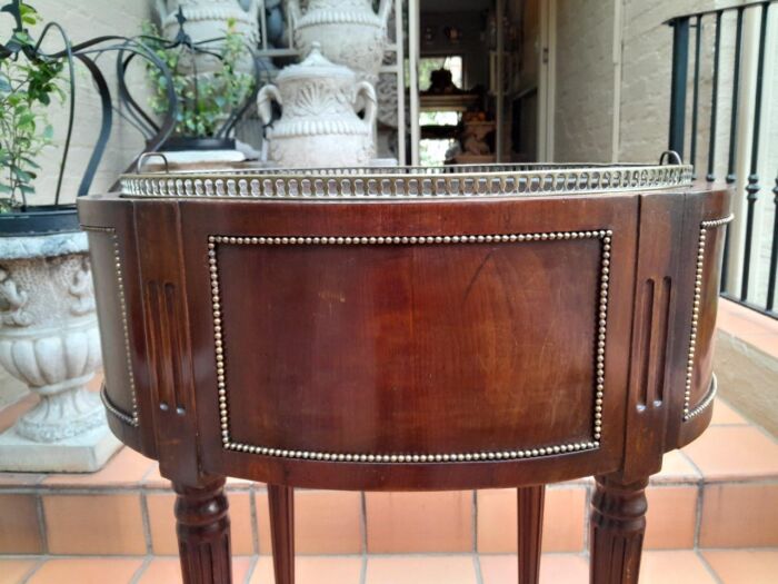 A 20th Century French Mahogany and Gilt Cellarette / wine cooler with Metal Waterproof Inner - Image 7