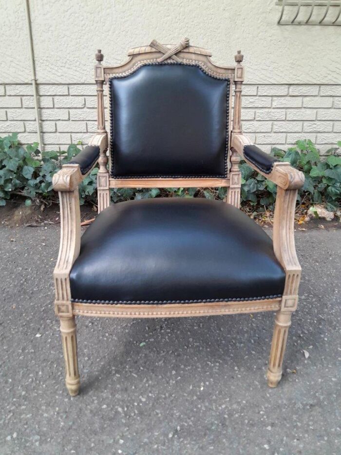 A 20th Century Pair of Carved Walnut Tapestry Chairs - Image 4