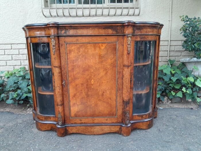 An Antique Victorian Burr Walnut and Inlaid Credenza / Sideboard / Drinks / Display Cabinet