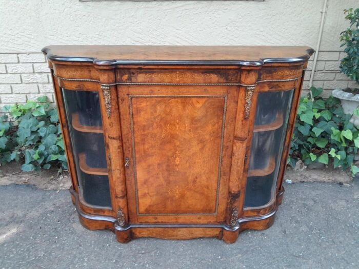 An Antique Victorian Burr Walnut and Inlaid Credenza / Sideboard / Drinks / Display Cabinet - Image 2