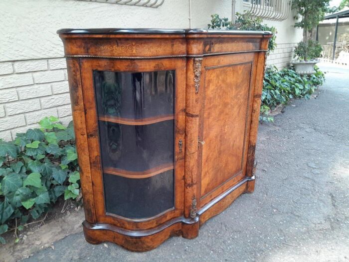 An Antique Victorian Burr Walnut and Inlaid Credenza / Sideboard / Drinks / Display Cabinet - Image 3