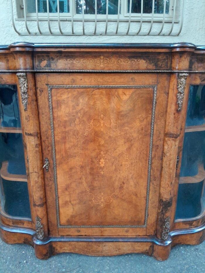 An Antique Victorian Burr Walnut and Inlaid Credenza / Sideboard / Drinks / Display Cabinet - Image 5