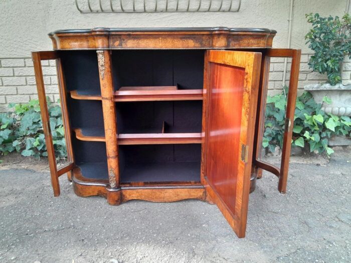 An Antique Victorian Burr Walnut and Inlaid Credenza / Sideboard / Drinks / Display Cabinet - Image 6