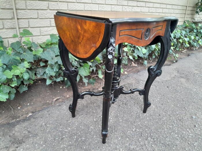 An Antique Victorian Burr Walnut and Ebonised Drop Side Table and Fitted Interior - Image 5