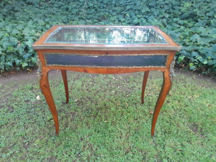 An Antique 19th Century French Kingwood Table with Bevelled Glass Top Opens - Image 2