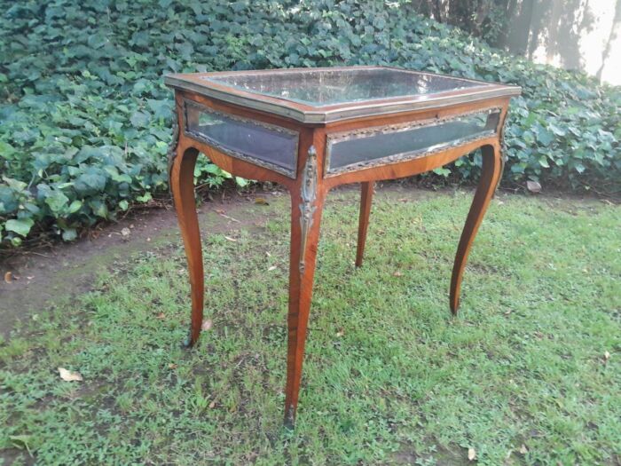 An Antique 19th Century French Kingwood Table with Bevelled Glass Top Opens - Image 3