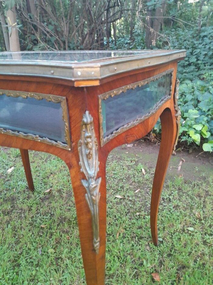 An Antique 19th Century French Kingwood Table with Bevelled Glass Top Opens - Image 4