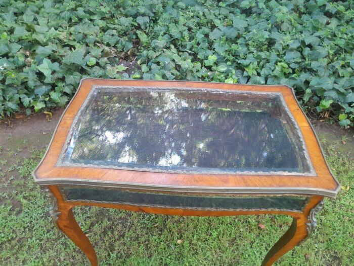 An Antique 19th Century French Kingwood Table with Bevelled Glass Top Opens - Image 5