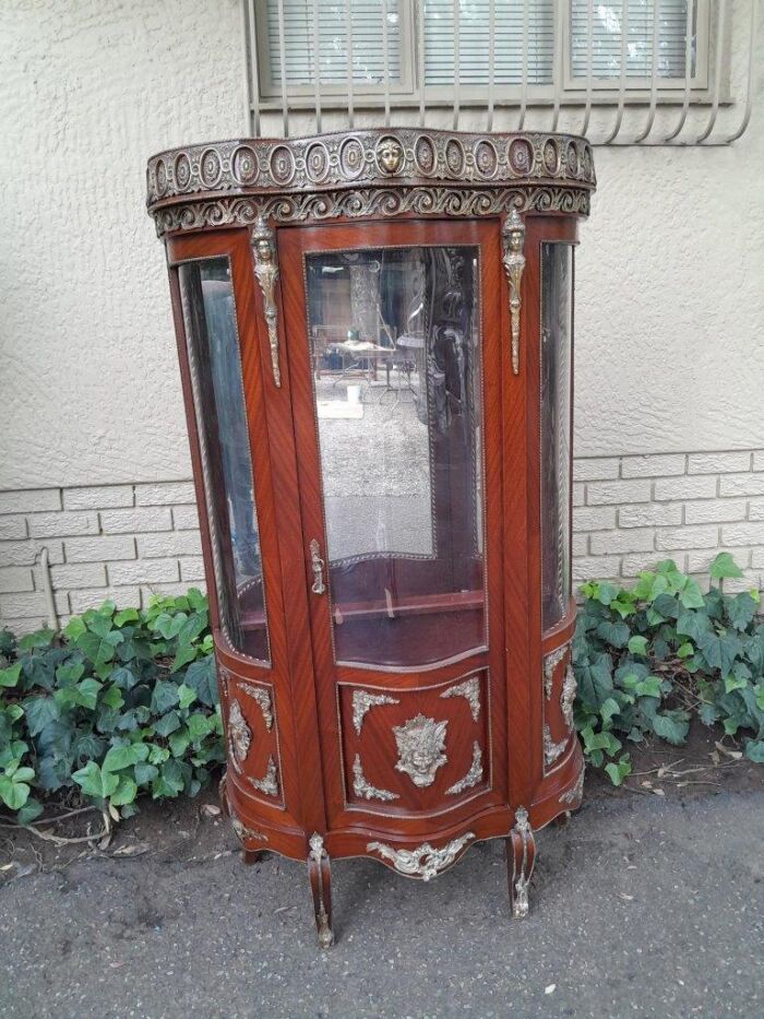 An Antique 20th Century French Ornate Style Mahogany Vitrine with Metal Mounts - Image 2