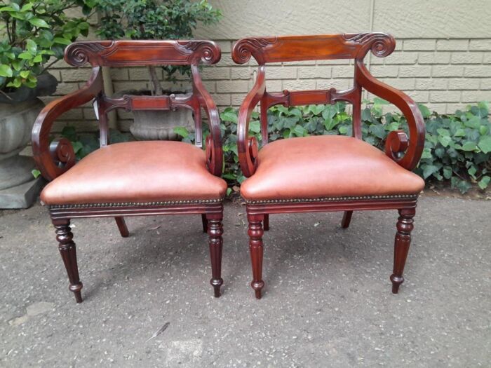 A 20th Century Set of Ten (10) William IV Style Mahogany Dining Chairs Consisting a Pair of Carvers / Armchairs and Eight Dining Chairs with Leather Upholstery - Image 5