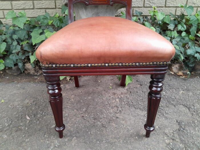 A 20th Century Set of Ten (10) William IV Style Mahogany Dining Chairs Consisting a Pair of Carvers / Armchairs and Eight Dining Chairs with Leather Upholstery - Image 6