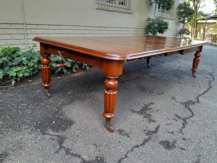 An Antique Edwardian Extending Dining Table with Heavily Carved Legs on Castors and with Crank Handle - Image 3