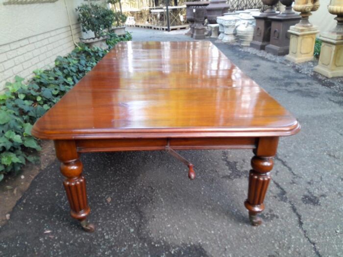 An Antique Edwardian Extending Dining Table with Heavily Carved Legs on Castors and with Crank Handle - Image 4