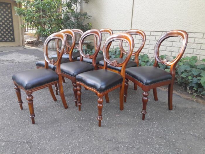 A 20th Century Set of Eight Victorian Style Mahogany Dining Chairs Upholstered in Leather - Image 3