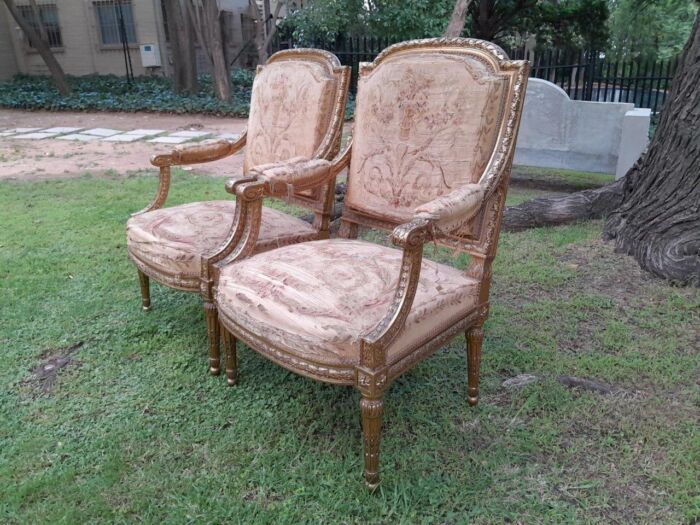 A 20th Century French Pair of Gilded Armchairs - Image 3