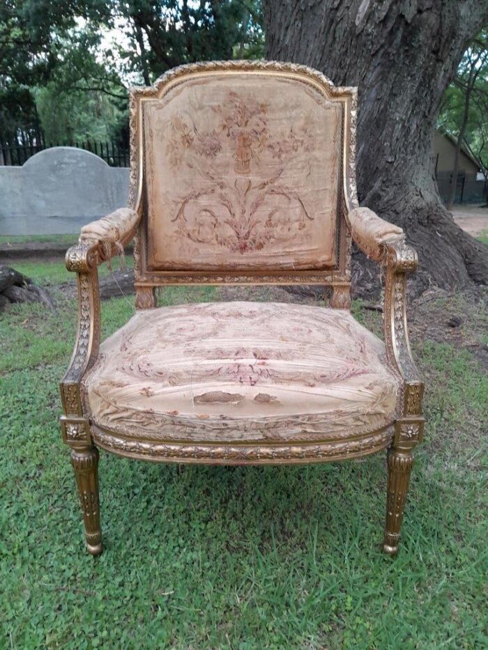 A 20th Century French Pair of Gilded Armchairs - Image 4