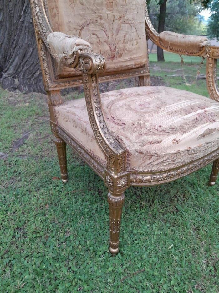 A 20th Century French Pair of Gilded Armchairs - Image 5