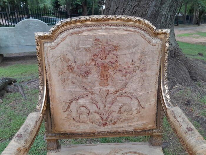 A 20th Century French Pair of Gilded Armchairs - Image 7