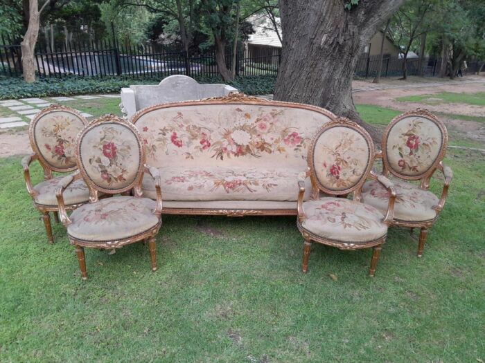 A 20th Century French Giltwood Five Piece Set Comprising A Settee / Canape and Four Armchairs - Image 2