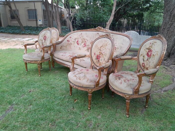 A 20th Century French Giltwood Five Piece Set Comprising A Settee / Canape and Four Armchairs - Image 3