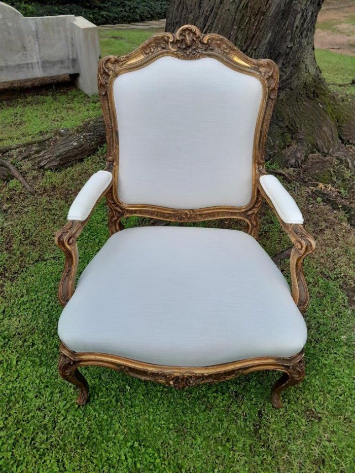 A 20th Century French Style Carved Giltwood Armchair - Image 2