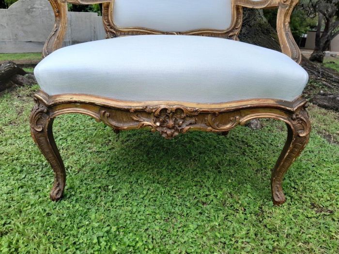 A 20th Century French Style Carved Giltwood Armchair - Image 6