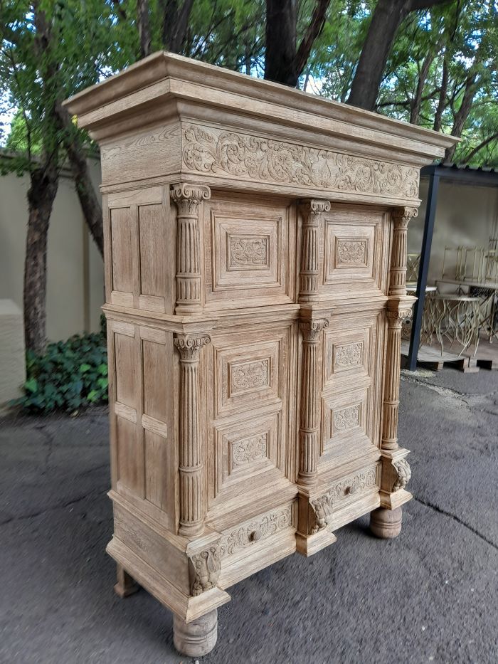 An Antique 18th Century Flemish Heavily Carved Oak Cabinet / Cupboard / Kussenkast in a Contemporary Bleached Finish (Also Suitable for Drinks Cabinet or TV) - Image 3