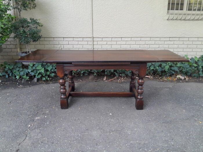 A 20th Century English Oak Refectory Table - Image 2