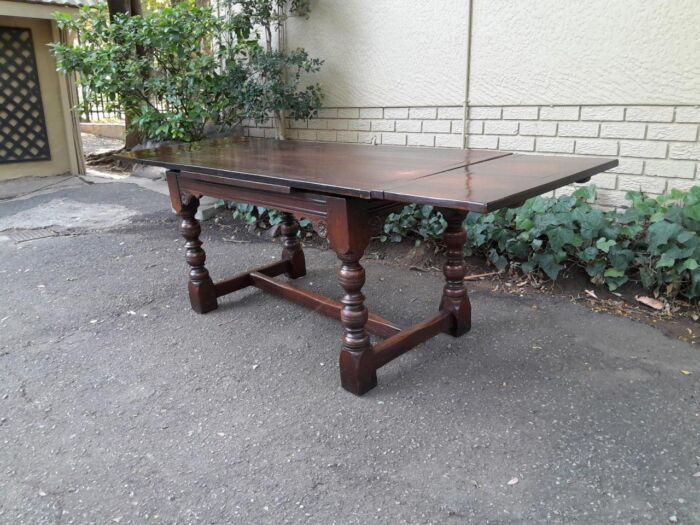 A 20th Century English Oak Refectory Table - Image 3