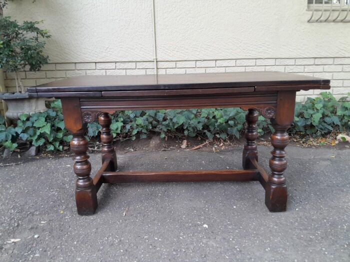 A 20th Century English Oak Refectory Table - Image 4