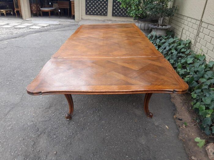 A 20th Century French  Carved Oak Extension Dining Table / Entrance Table / Table  with Two Leaves - Image 4