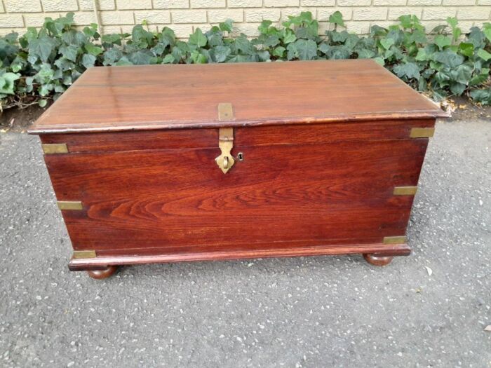 A 20th Century Oak Kist with Brass Handles and Hardware - Image 2