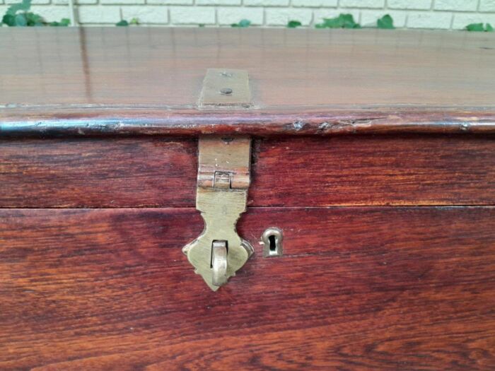 A 20th Century Oak Kist with Brass Handles and Hardware - Image 5