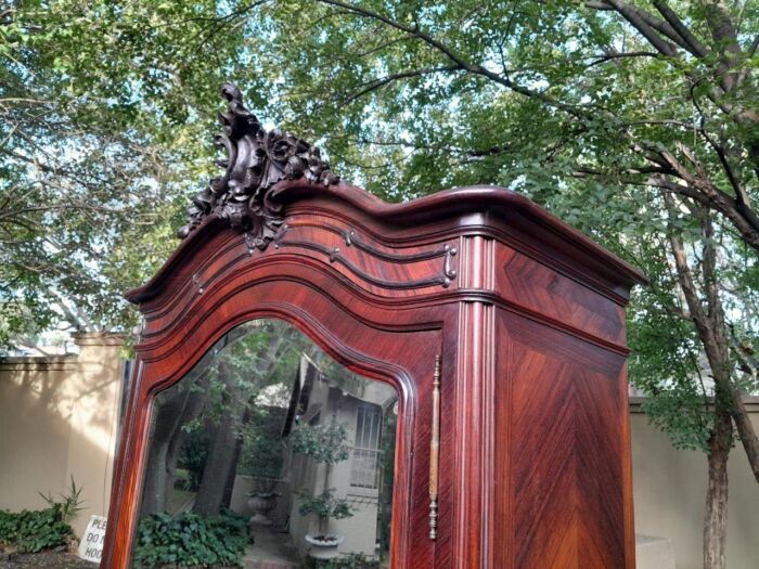 An Early 20th Century French Carved Rosewood Armoire with Bevelled Mirror and Lock and Key - Image 5