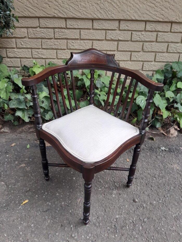 An Antique Edwardian Carved Mahogany and Inlaid Corner Chair - Image 3