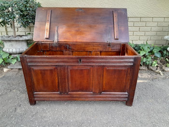 A Late 19th Century Oak Kist - Image 6