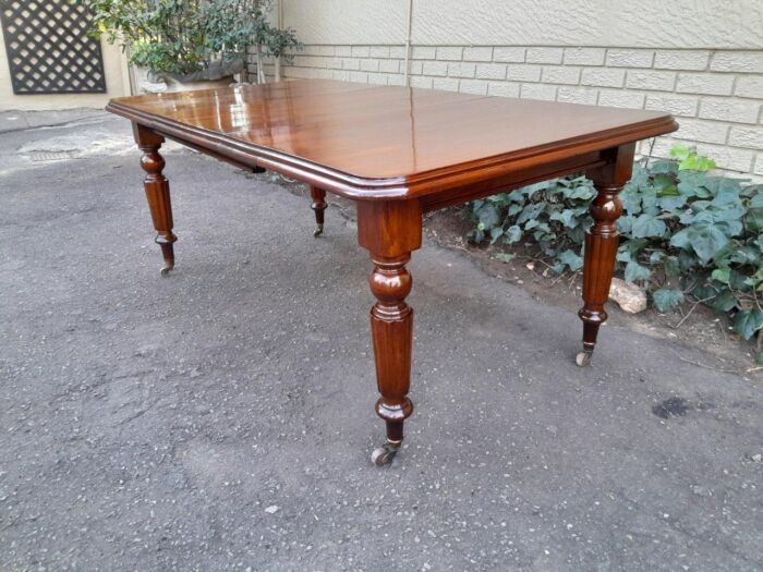 A 20th Century Victorian Style Mahogany Extending Dining Table Seats 8 on Brass Castors - Image 3