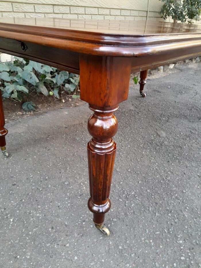 A 20th Century Victorian Style Mahogany Extending Dining Table Seats 8 on Brass Castors - Image 6