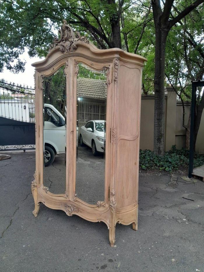 An Antique French Heavily Carved Oakd Two Door Armoire with Bevelled Mirrors and Four Shelves - Image 4